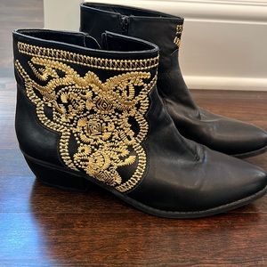 Ladies Forever 21 booties
